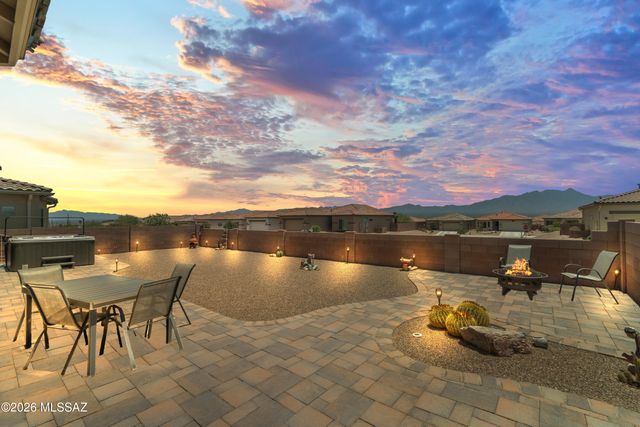 906 N Camino Cerro Morado, Green Valley, AZ 85614