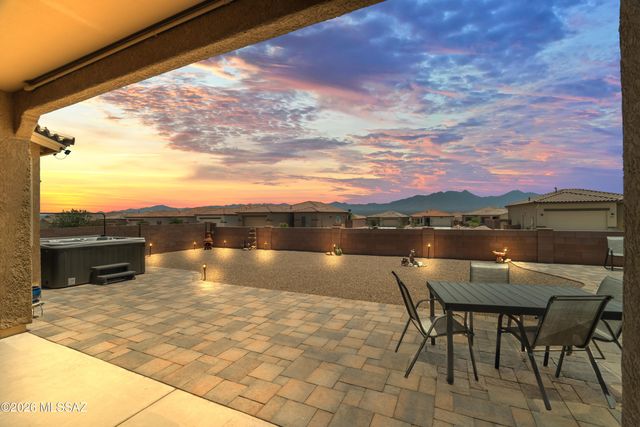 906 N Camino Cerro Morado, Green Valley, AZ 85614
