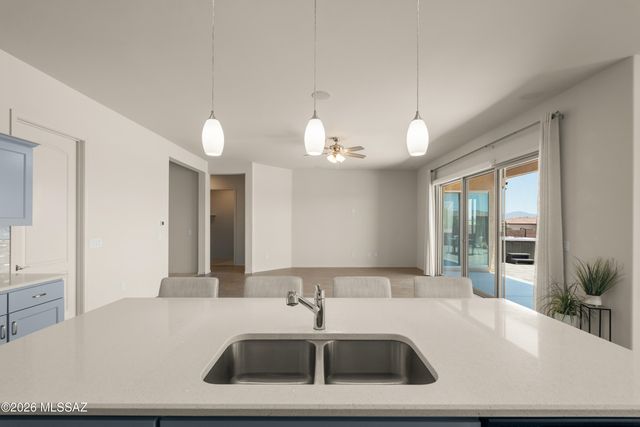 906 N Camino Cerro Morado, Green Valley, AZ 85614