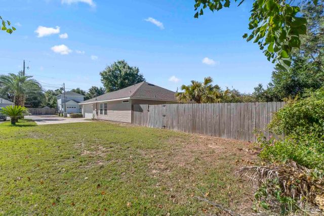 3688 Quail Run Rd, Gulf Breeze, FL 32563