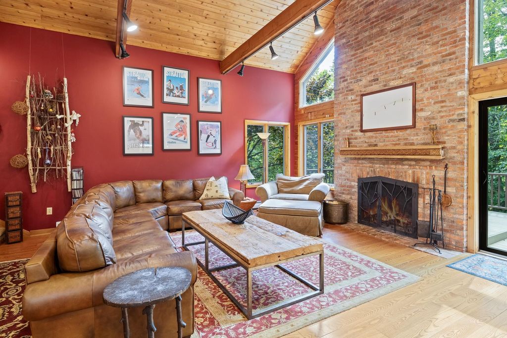 19 Roundtree Road, Winhall, VT 05340