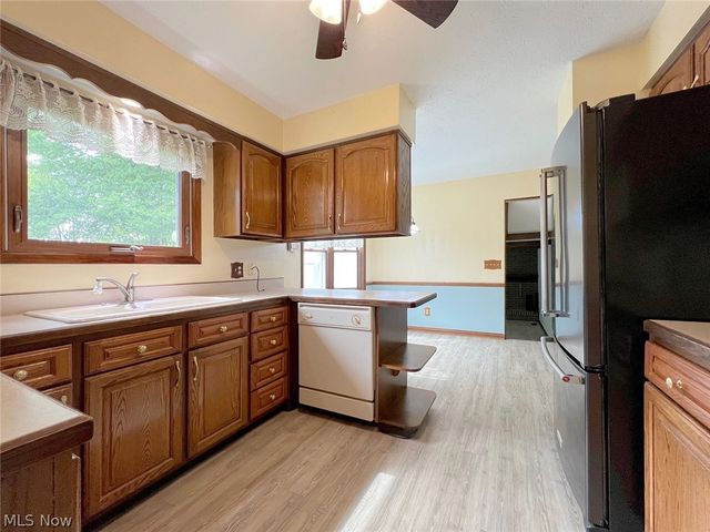 465 Kar A Bru, Amherst, OH 44011