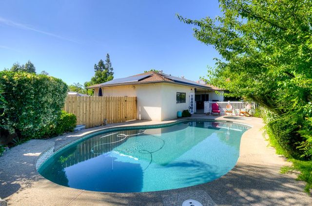 719 E Alluvial Avenue, Fresno, CA 93720