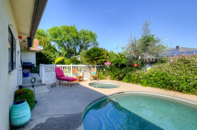 719 E Alluvial Avenue, Fresno, CA 93720