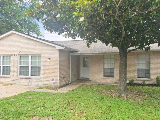 9526 Golden Wood Lane, Houston, TX 77086