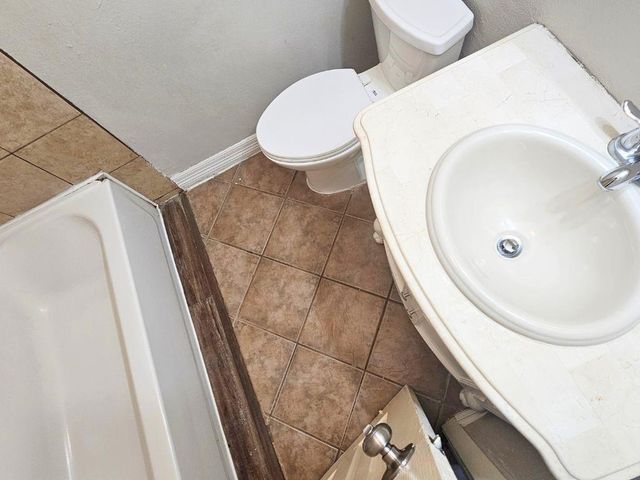 9526 Golden Wood Lane, Houston, TX 77086