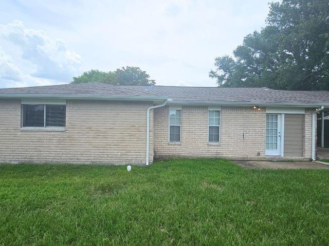9526 Golden Wood Lane, Houston, TX 77086