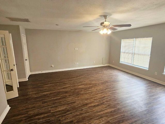 9526 Golden Wood Lane, Houston, TX 77086
