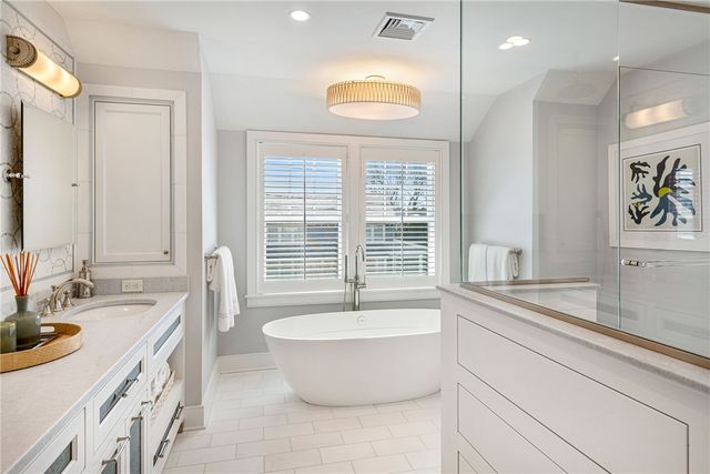 31 Ninigret Avenue, Charlestown, RI 02813