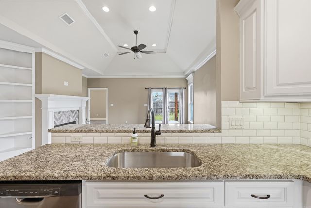 233 Nantucket Loop, Maumelle, AR 72113
