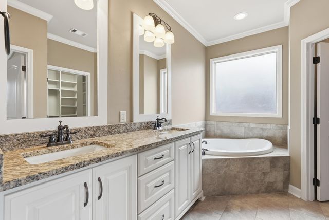233 Nantucket Loop, Maumelle, AR 72113