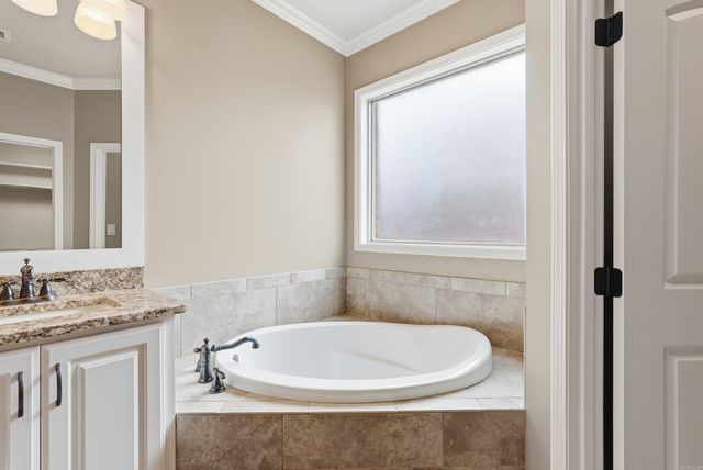 233 Nantucket Loop, Maumelle, AR 72113