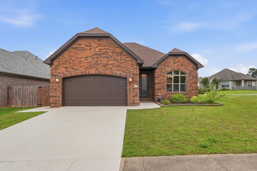 233 Nantucket Loop, Maumelle, AR 72113