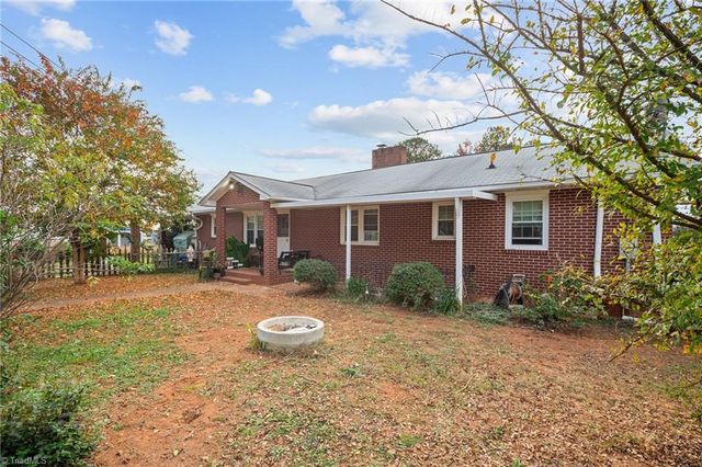 109 Forest Hill Road, Lexington, NC 27295