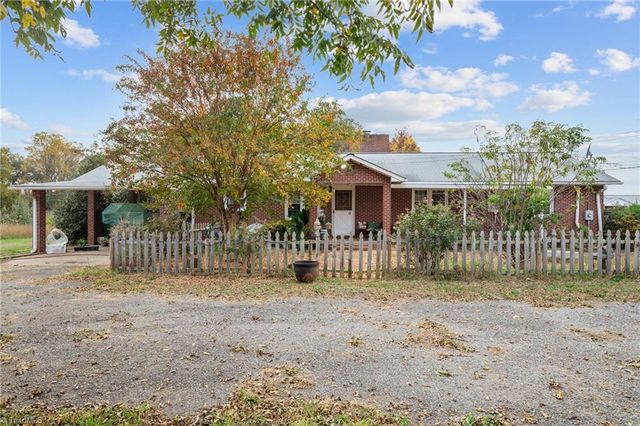 109 Forest Hill Road, Lexington, NC 27295