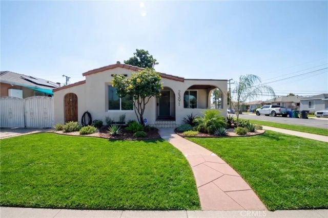 2391 Fashion Ave, Long Beach, CA 90810