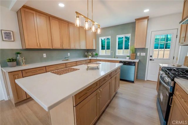 2391 Fashion Ave, Long Beach, CA 90810