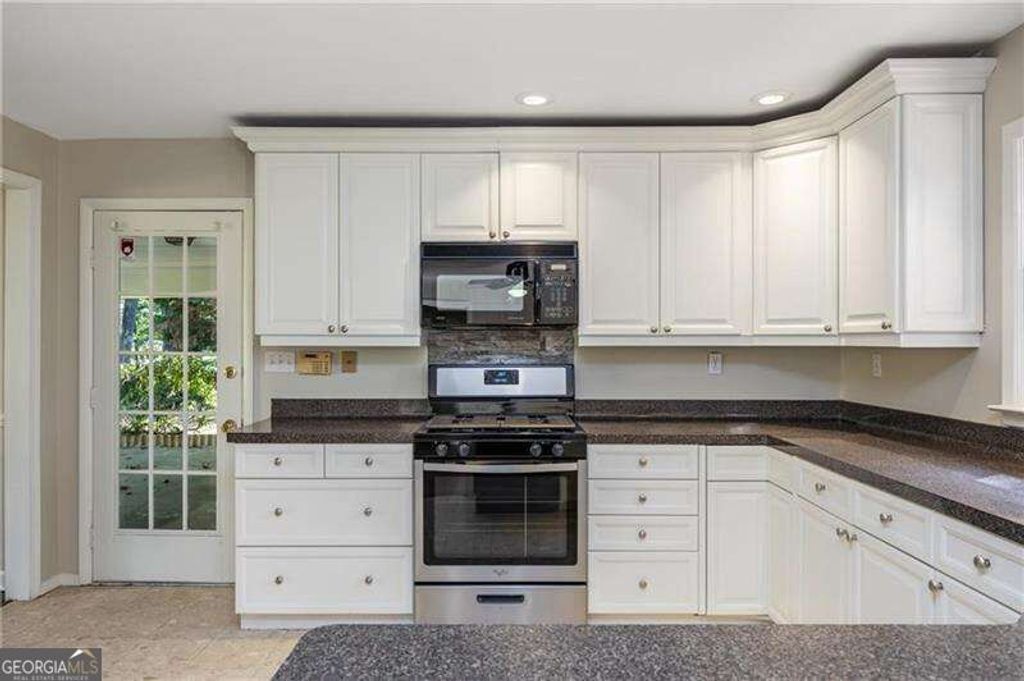 535 Valley Lane, Atlanta, GA 30328 — photo 5