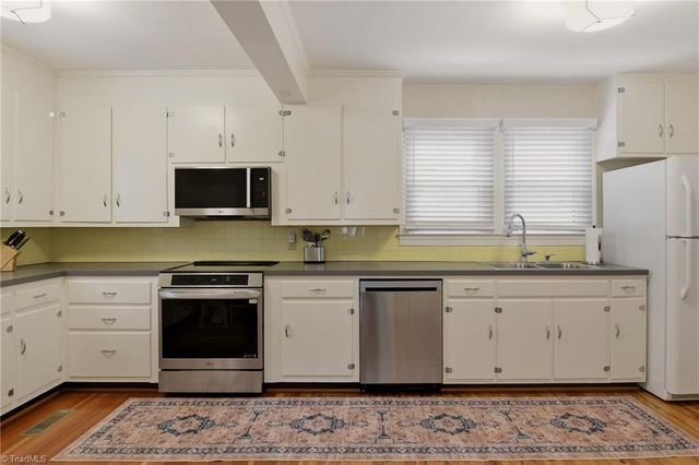 2400 Westover Drive, Winston-salem, NC 27103