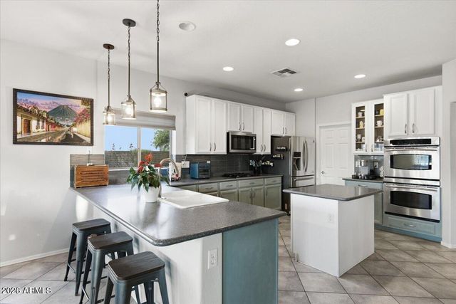 120 W SOUTHERN HILLS Road, Phoenix, AZ 85023
