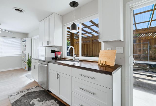 1320 Coffee Villa Dr, Modesto, CA 95355