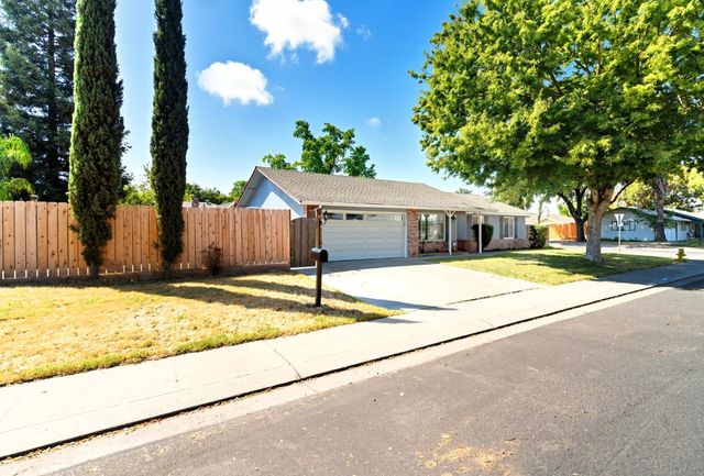 1320 Coffee Villa Dr, Modesto, CA 95355