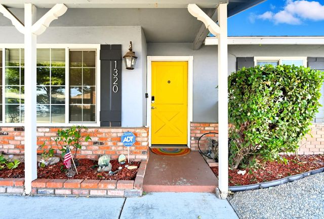 1320 Coffee Villa Dr, Modesto, CA 95355