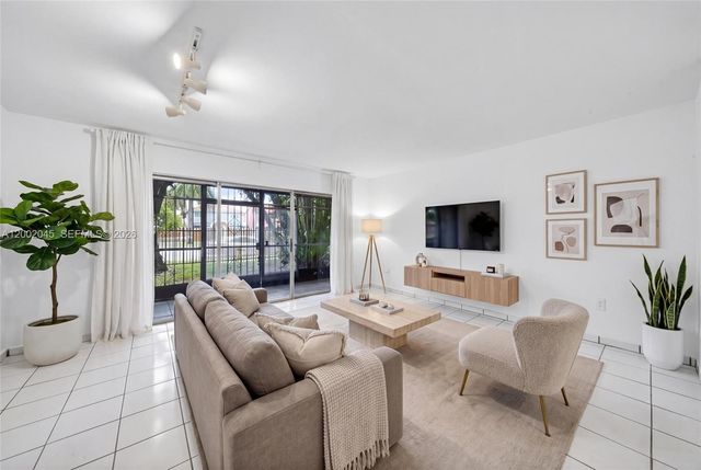 130 NW 87th Ave H107, Miami, FL 33172