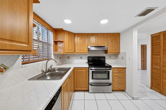 130 NW 87th Ave H107, Miami, FL 33172