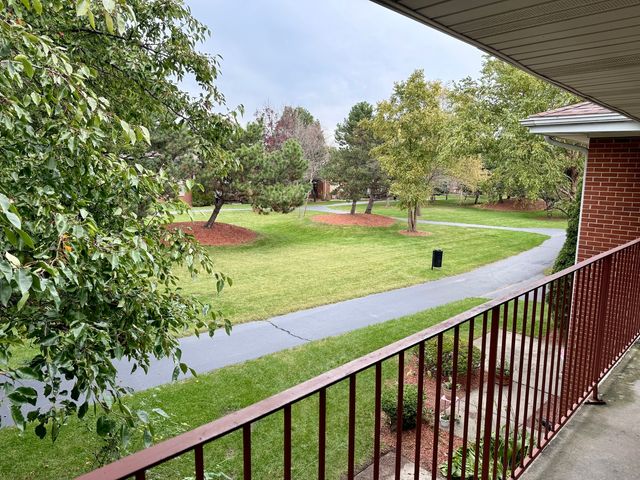 145 Dover Drive 14, Des Plaines, IL 60018