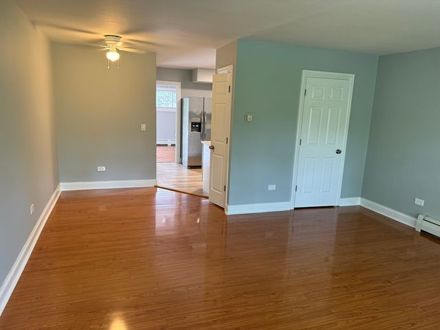 145 Dover Drive 14, Des Plaines, IL 60018