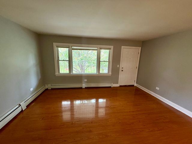 145 Dover Drive 14, Des Plaines, IL 60018