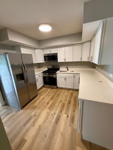 145 Dover Drive 14, Des Plaines, IL 60018