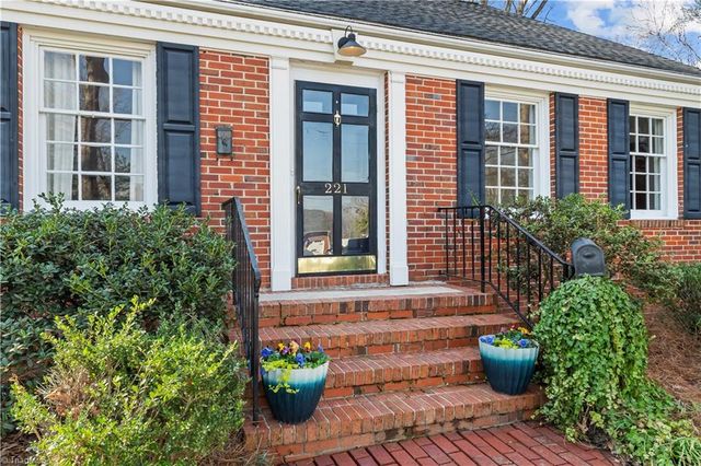 221 Wrenn Avenue, Mount Airy, NC 27030