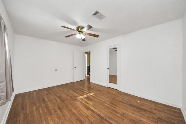 102 Live Oak Avenue, Baytown, TX 77520