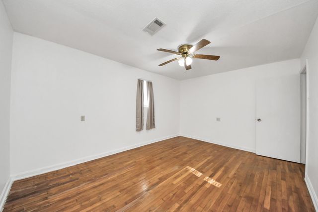 102 Live Oak Avenue, Baytown, TX 77520