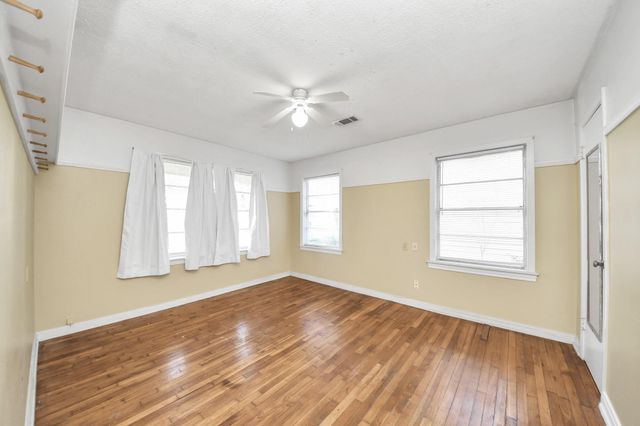 102 Live Oak Avenue, Baytown, TX 77520