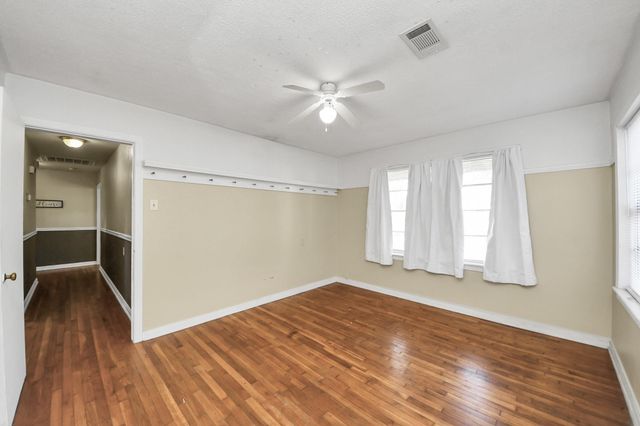 102 Live Oak Avenue, Baytown, TX 77520