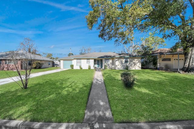 102 Live Oak Avenue, Baytown, TX 77520