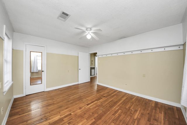 102 Live Oak Avenue, Baytown, TX 77520