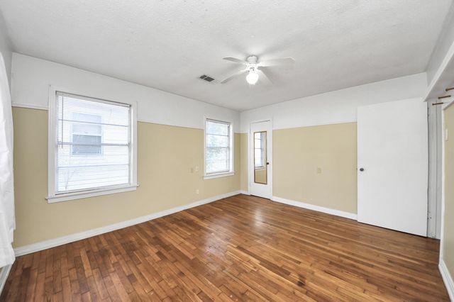 102 Live Oak Avenue, Baytown, TX 77520