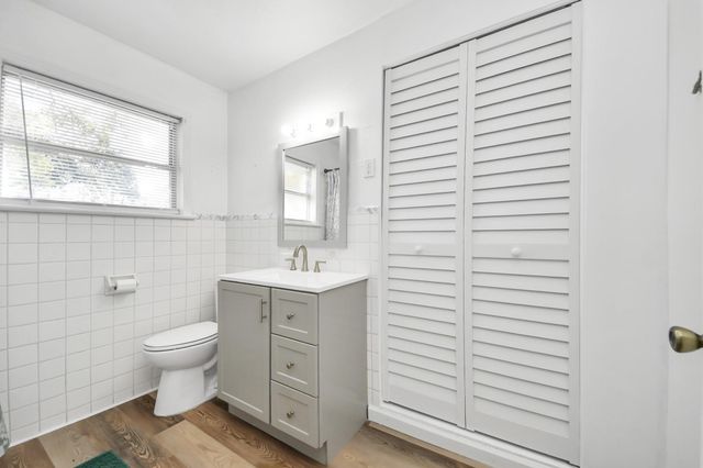 102 Live Oak Avenue, Baytown, TX 77520