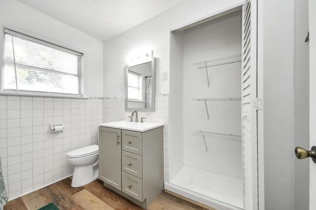 102 Live Oak Avenue, Baytown, TX 77520