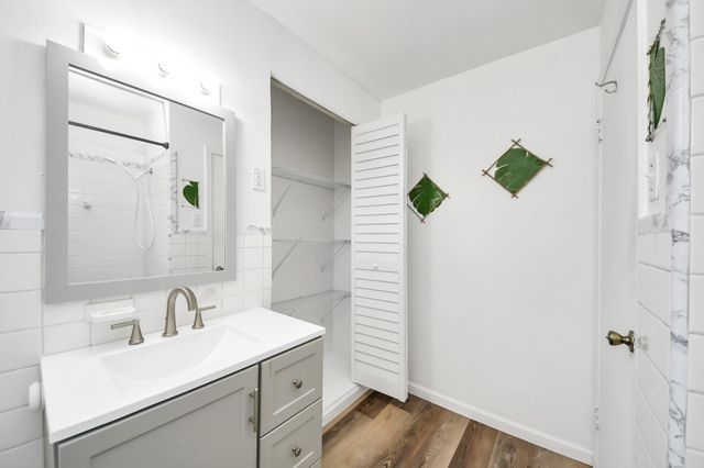 102 Live Oak Avenue, Baytown, TX 77520