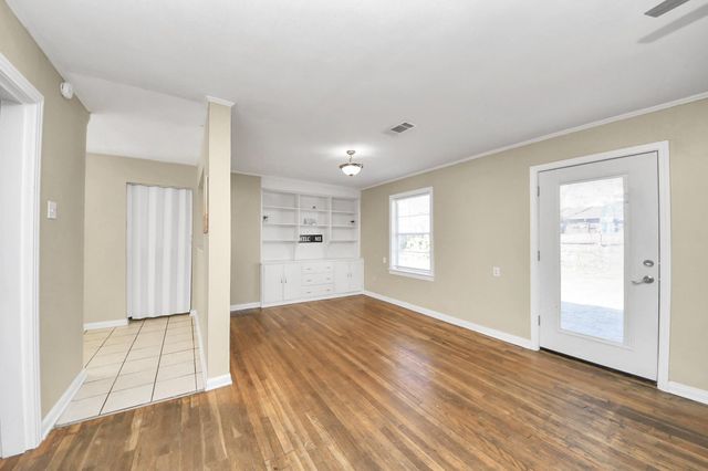 102 Live Oak Avenue, Baytown, TX 77520