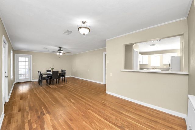 102 Live Oak Avenue, Baytown, TX 77520