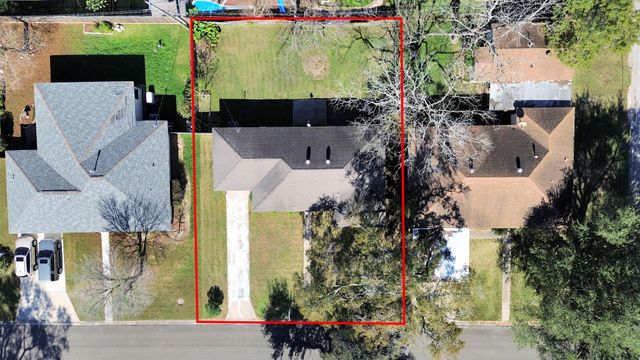 102 Live Oak Avenue, Baytown, TX 77520