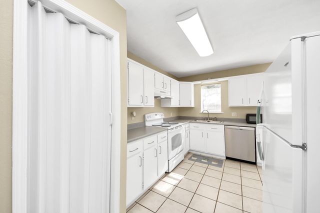 102 Live Oak Avenue, Baytown, TX 77520