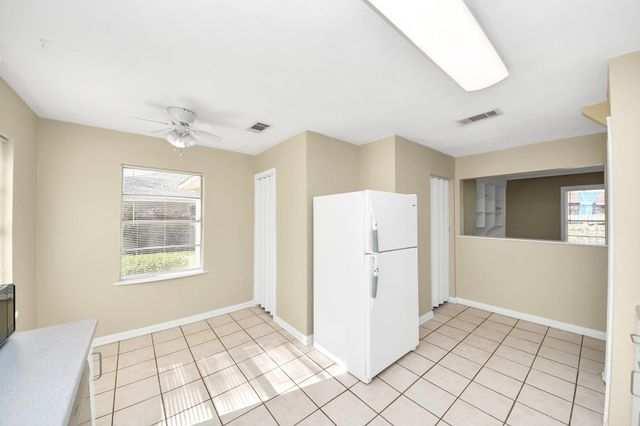 102 Live Oak Avenue, Baytown, TX 77520