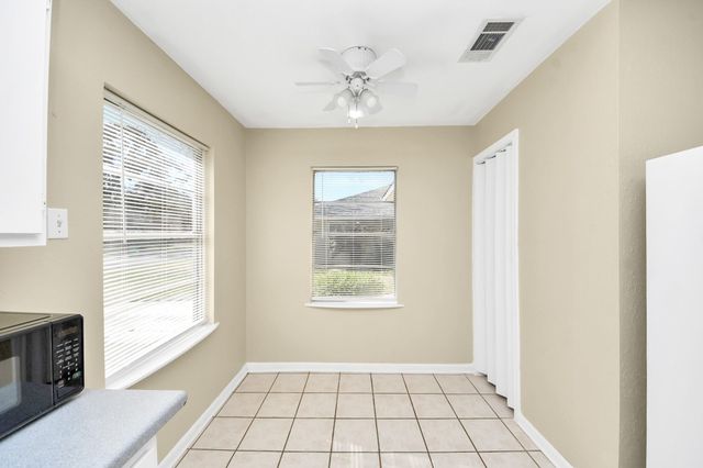 102 Live Oak Avenue, Baytown, TX 77520